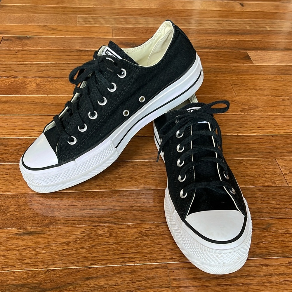 Women’s Low Top Chuck Taylor All Star Lift Platform | Color: Black | Size: 9.5